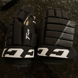 Hockey Gloves - Adult